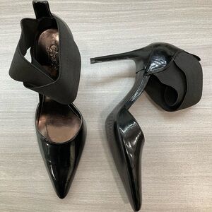 NWOT CARLOS SANTANA POINTED TOE ENERGY PUMPS